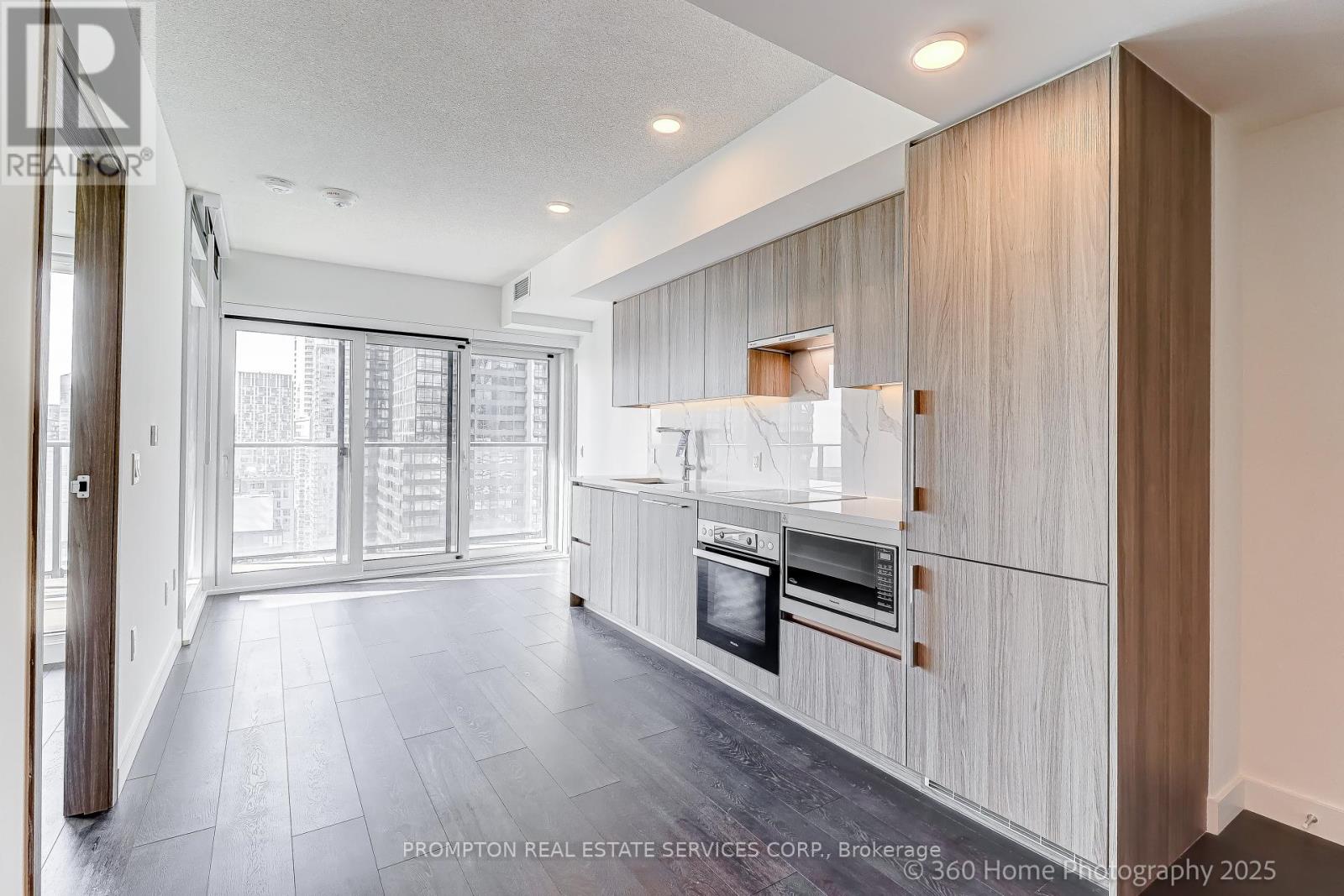 2901 - 3 Concord Cityplace Way, Toronto, Ontario  M5V 0X4 - Photo 3 - C12563680