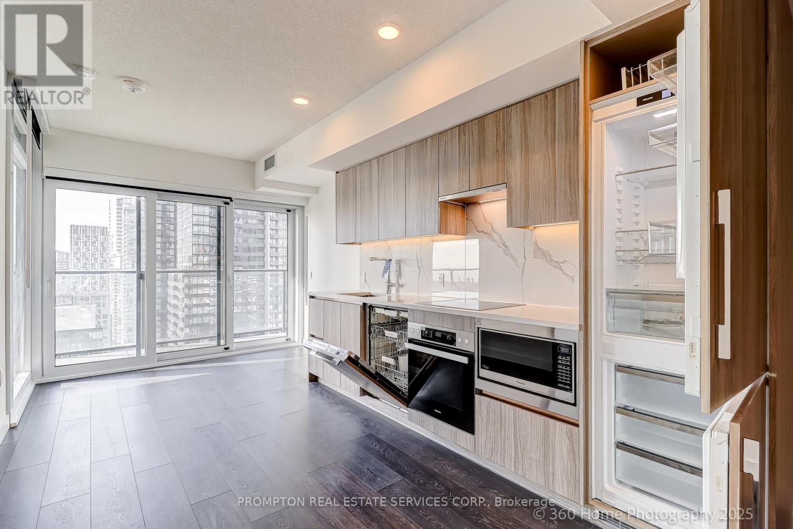 2901 - 3 Concord Cityplace Way, Toronto, Ontario  M5V 0X4 - Photo 7 - C12563680