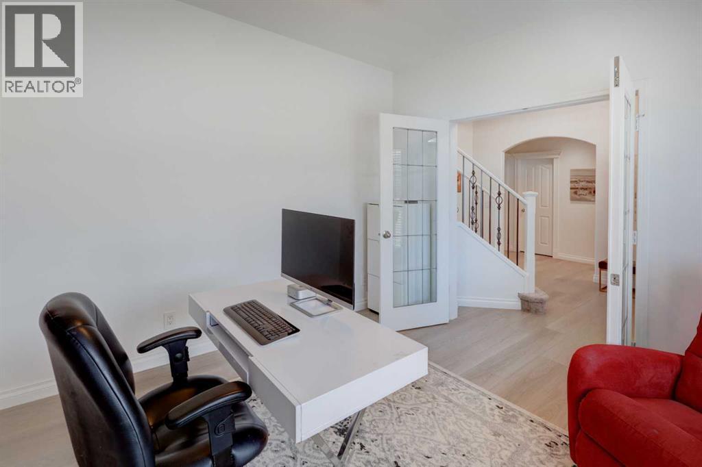 46 Valley Creek Road Nw, Calgary, Alberta  T3B 5V1 - Photo 18 - A2267125