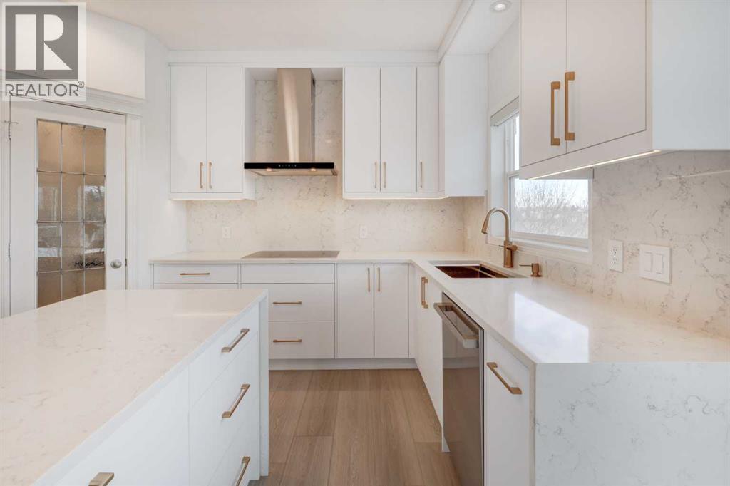 46 Valley Creek Road Nw, Calgary, Alberta  T3B 5V1 - Photo 6 - A2267125