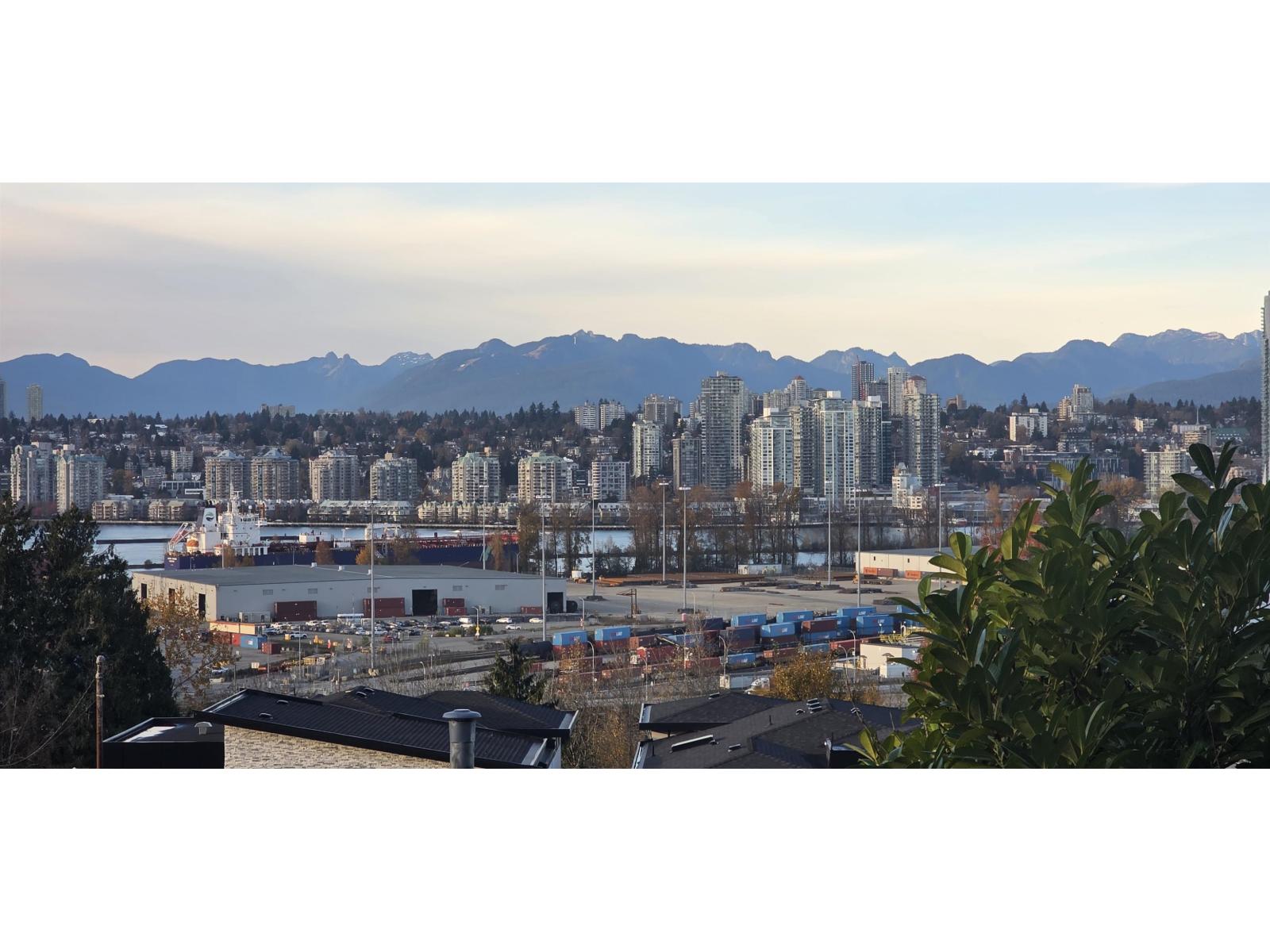 11585 Bailey Crescent, Surrey, British Columbia  V3V 2V4 - Photo 2 - R3068178