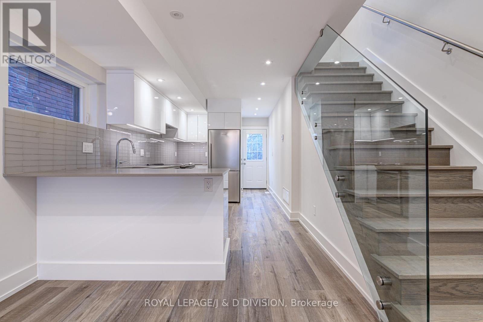 A - 924 BROADVIEW AVENUE, Toronto, Ontario