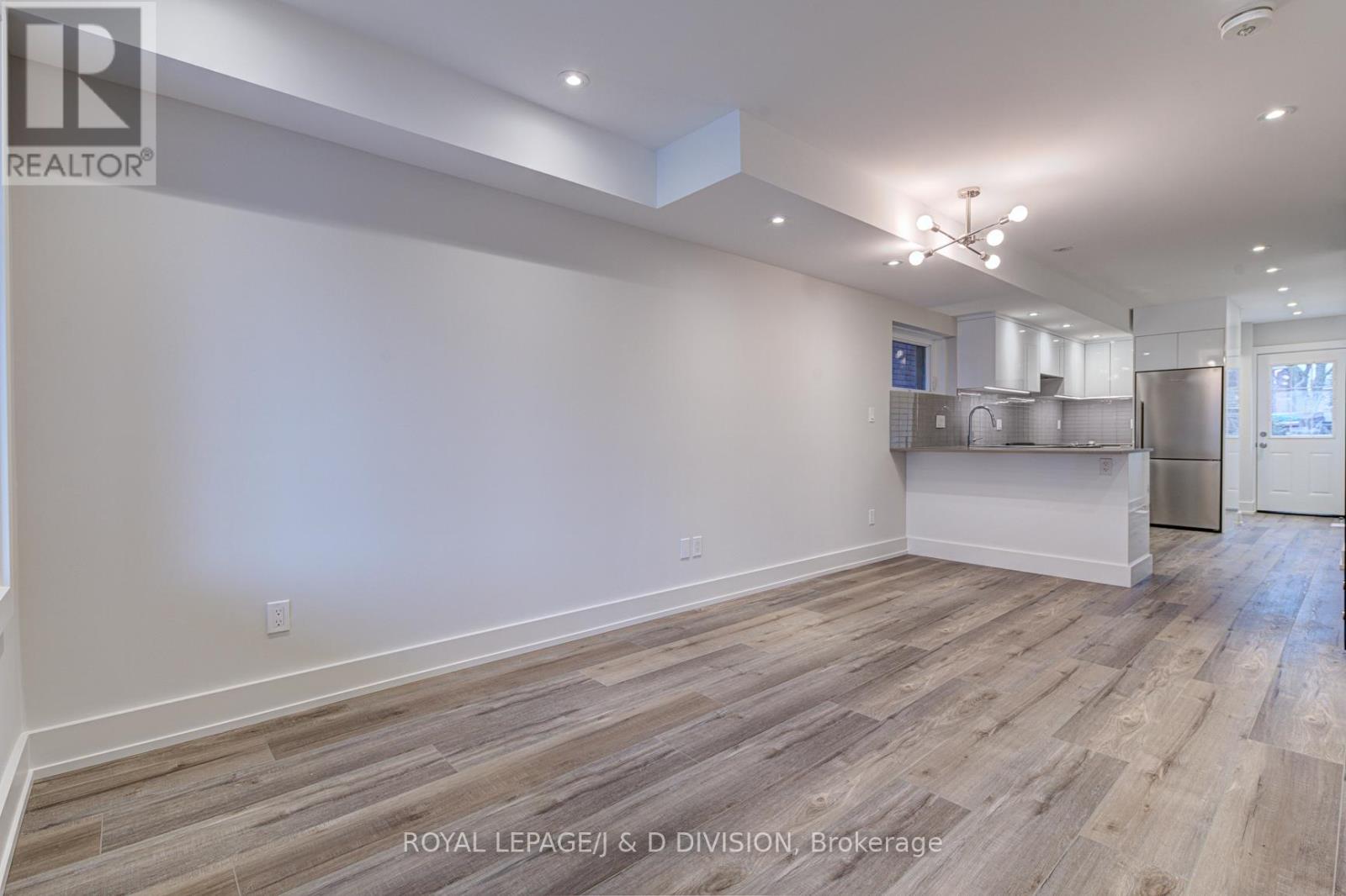 A - 924 Broadview Avenue, Toronto, Ontario  M4K 2R1 - Photo 10 - E12563580