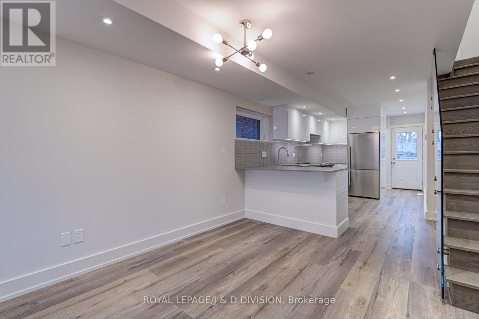 A - 924 Broadview Avenue, Toronto, Ontario  M4K 2R1 - Photo 11 - E12563580