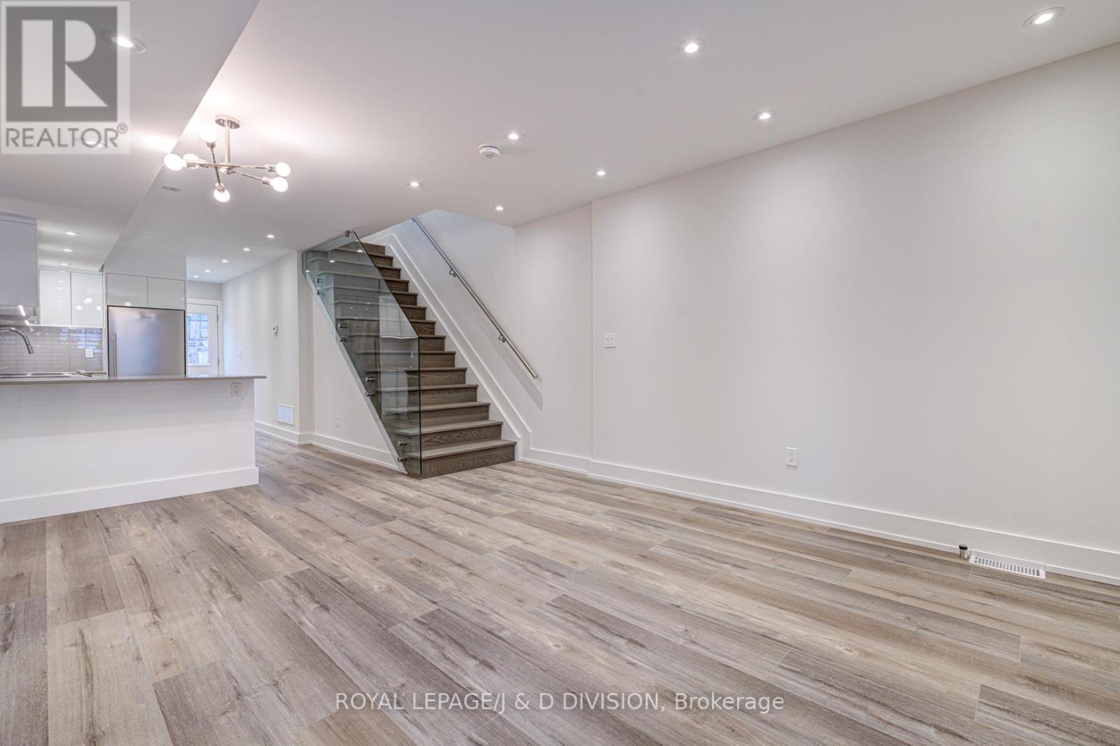 A - 924 Broadview Avenue, Toronto, Ontario  M4K 2R1 - Photo 12 - E12563580