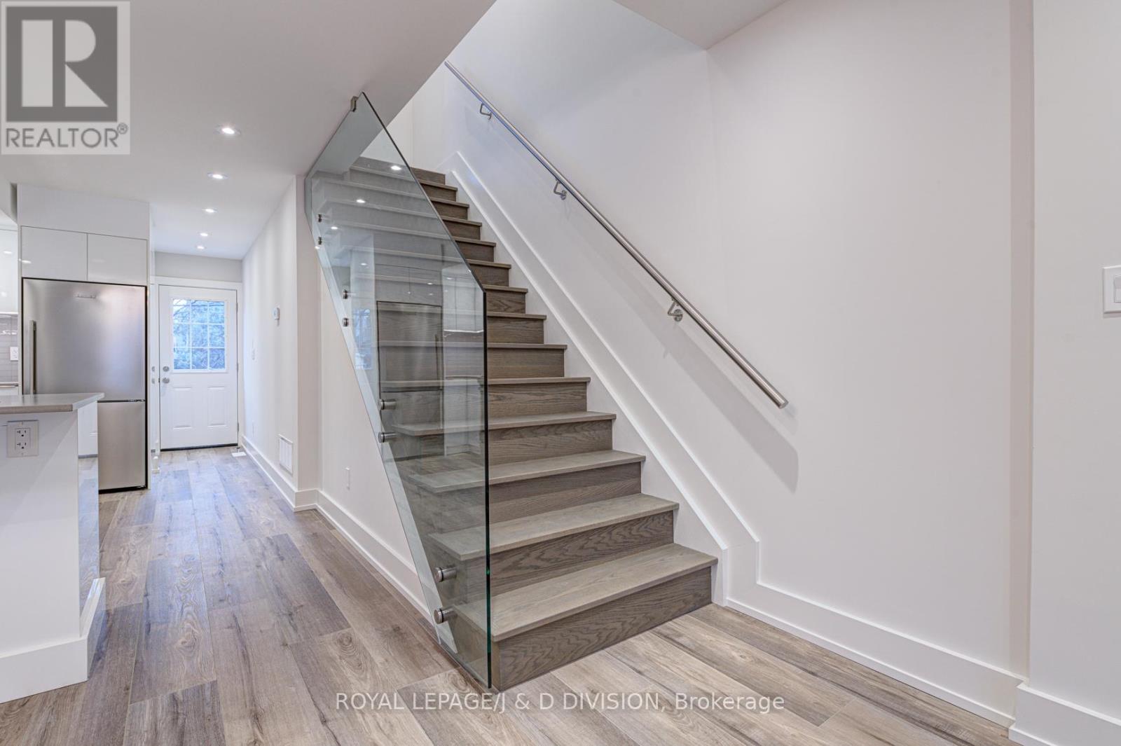 A - 924 Broadview Avenue, Toronto, Ontario  M4K 2R1 - Photo 13 - E12563580