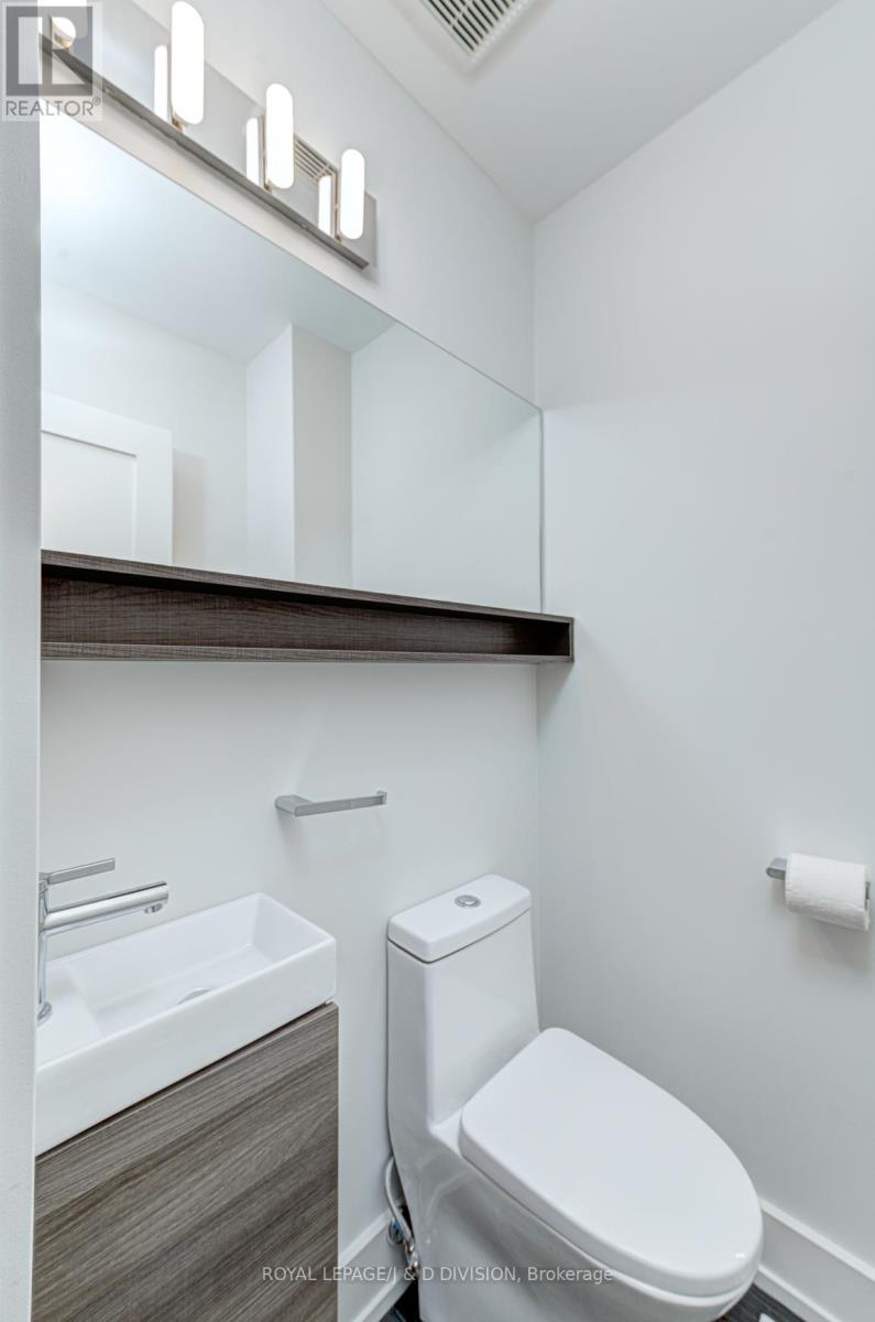 A - 924 Broadview Avenue, Toronto, Ontario  M4K 2R1 - Photo 15 - E12563580