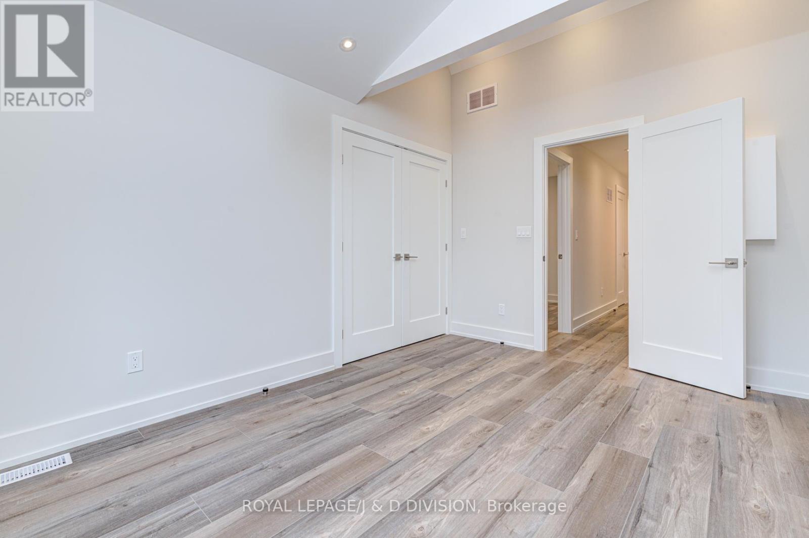 A - 924 Broadview Avenue, Toronto, Ontario  M4K 2R1 - Photo 27 - E12563580