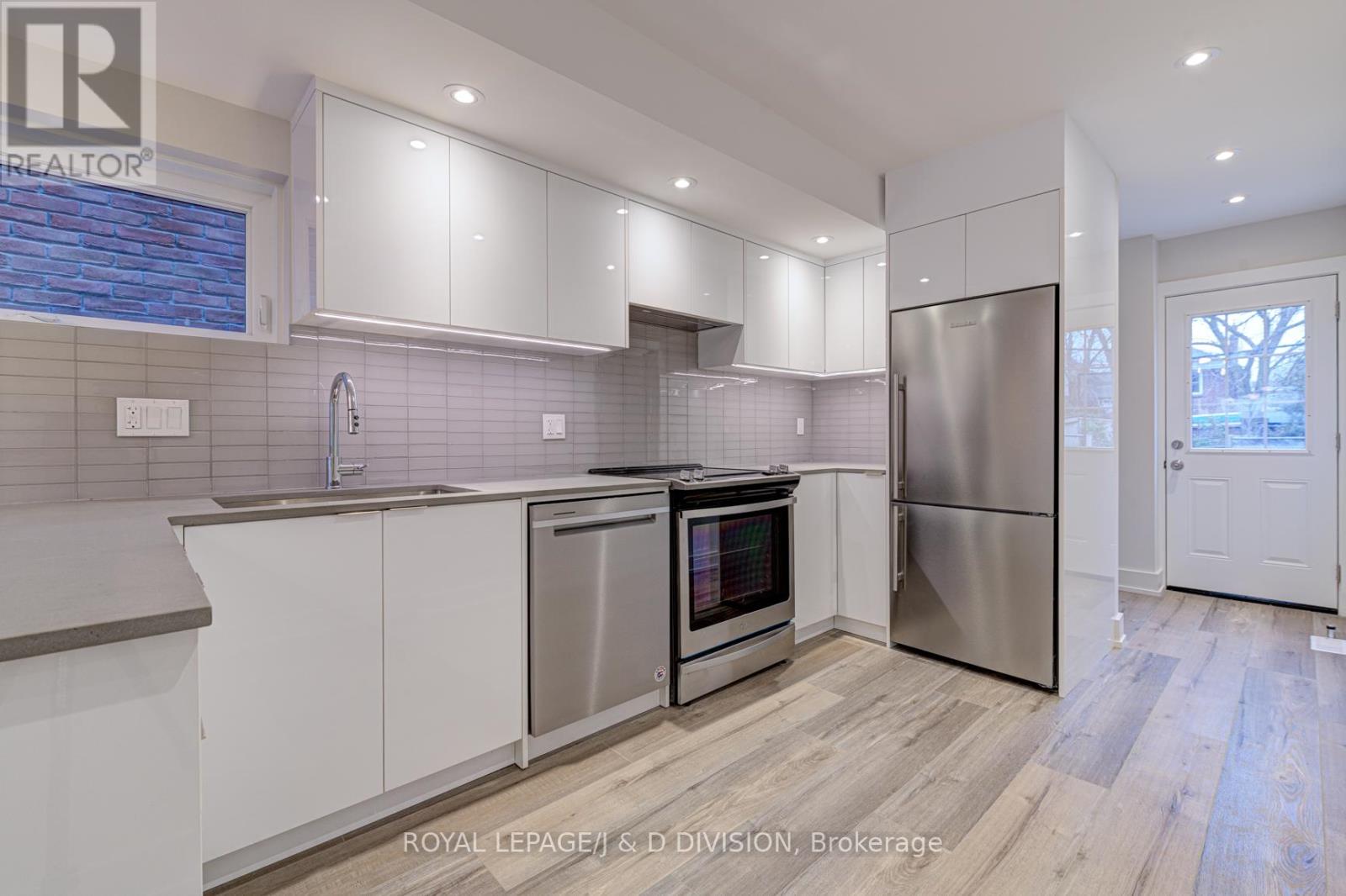 A - 924 Broadview Avenue, Toronto, Ontario  M4K 2R1 - Photo 3 - E12563580