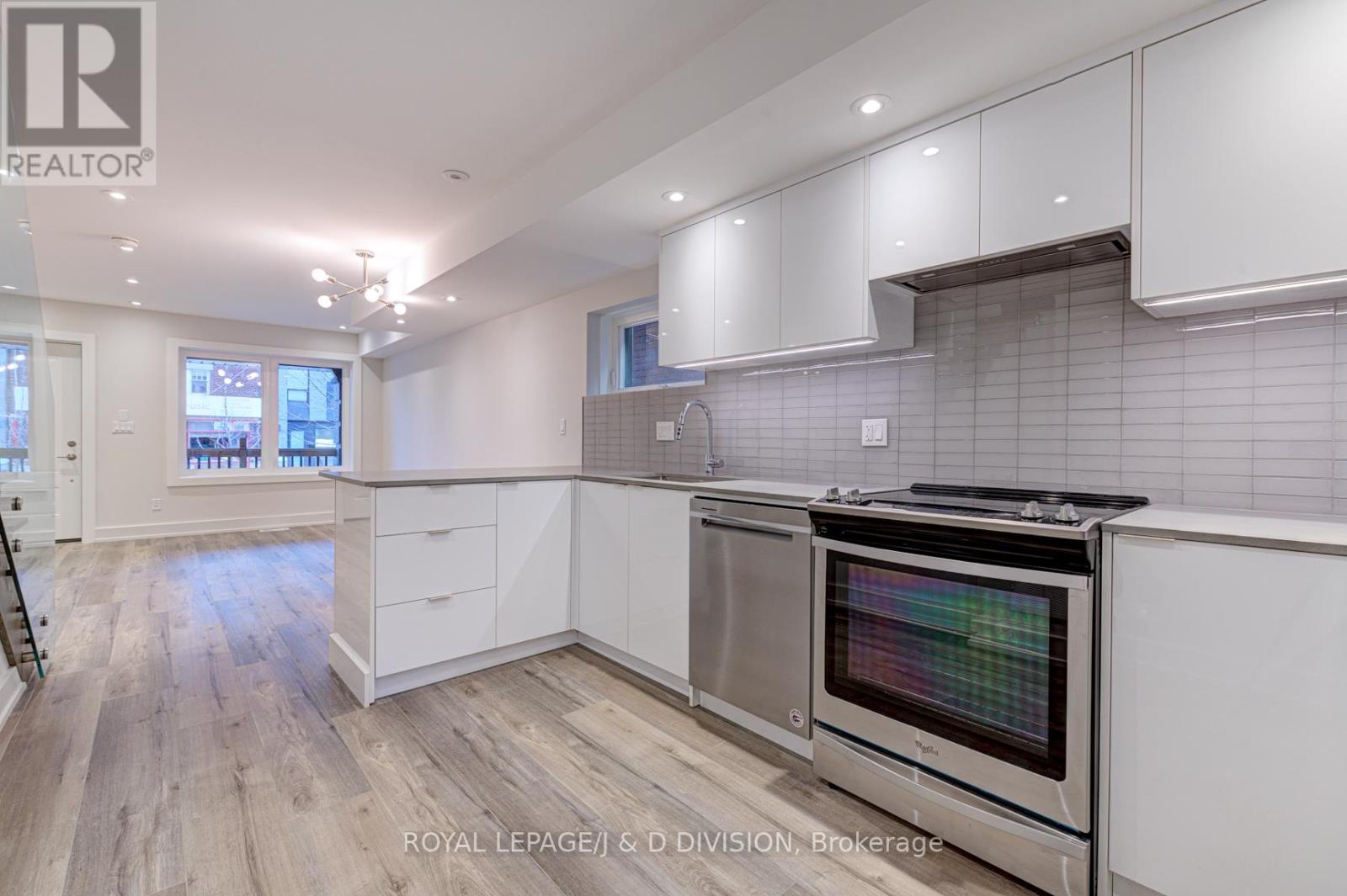 A - 924 Broadview Avenue, Toronto, Ontario  M4K 2R1 - Photo 4 - E12563580