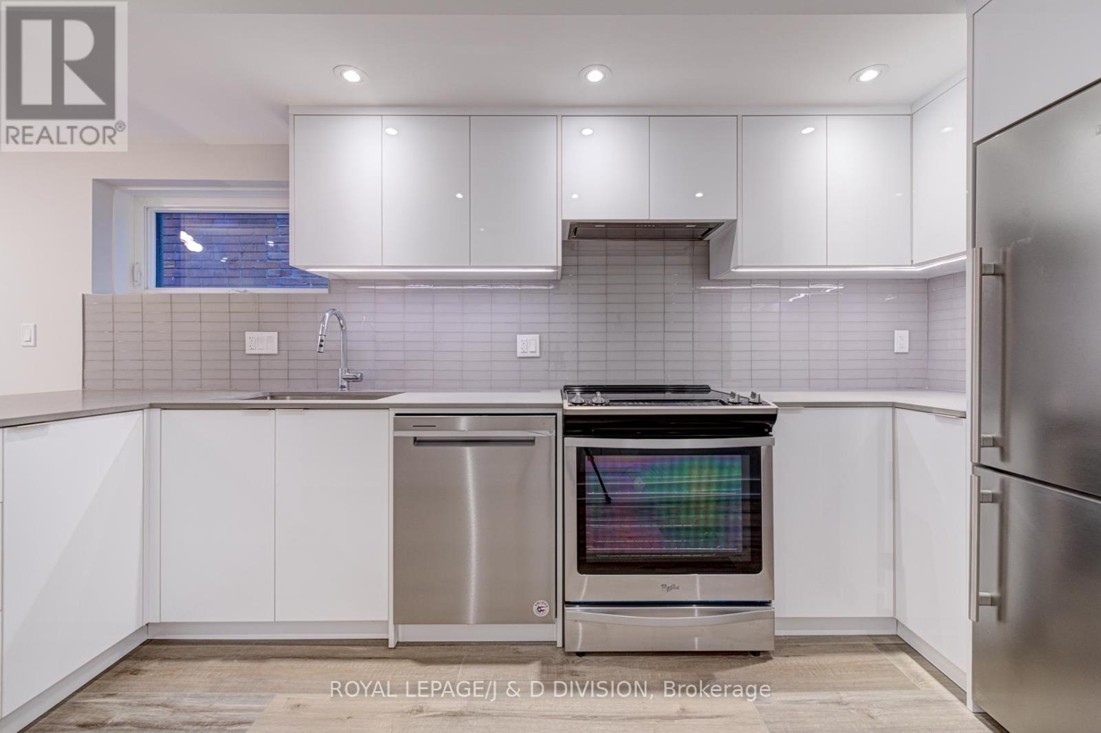 A - 924 Broadview Avenue, Toronto, Ontario  M4K 2R1 - Photo 5 - E12563580