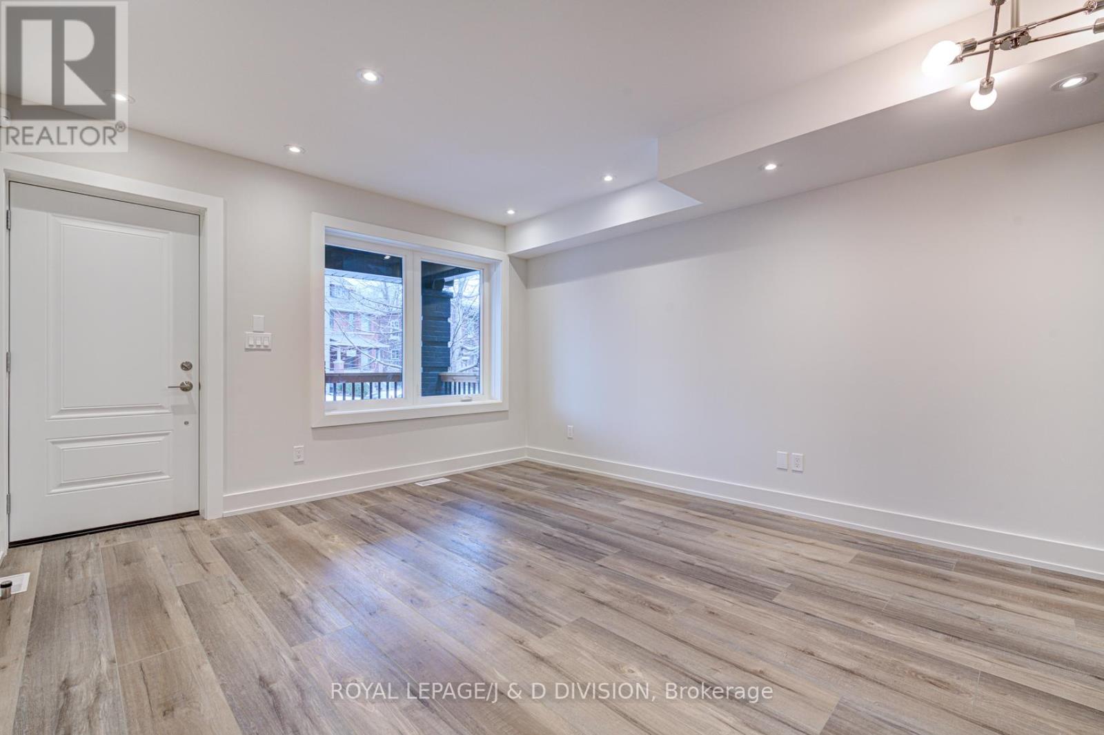 A - 924 Broadview Avenue, Toronto, Ontario  M4K 2R1 - Photo 7 - E12563580