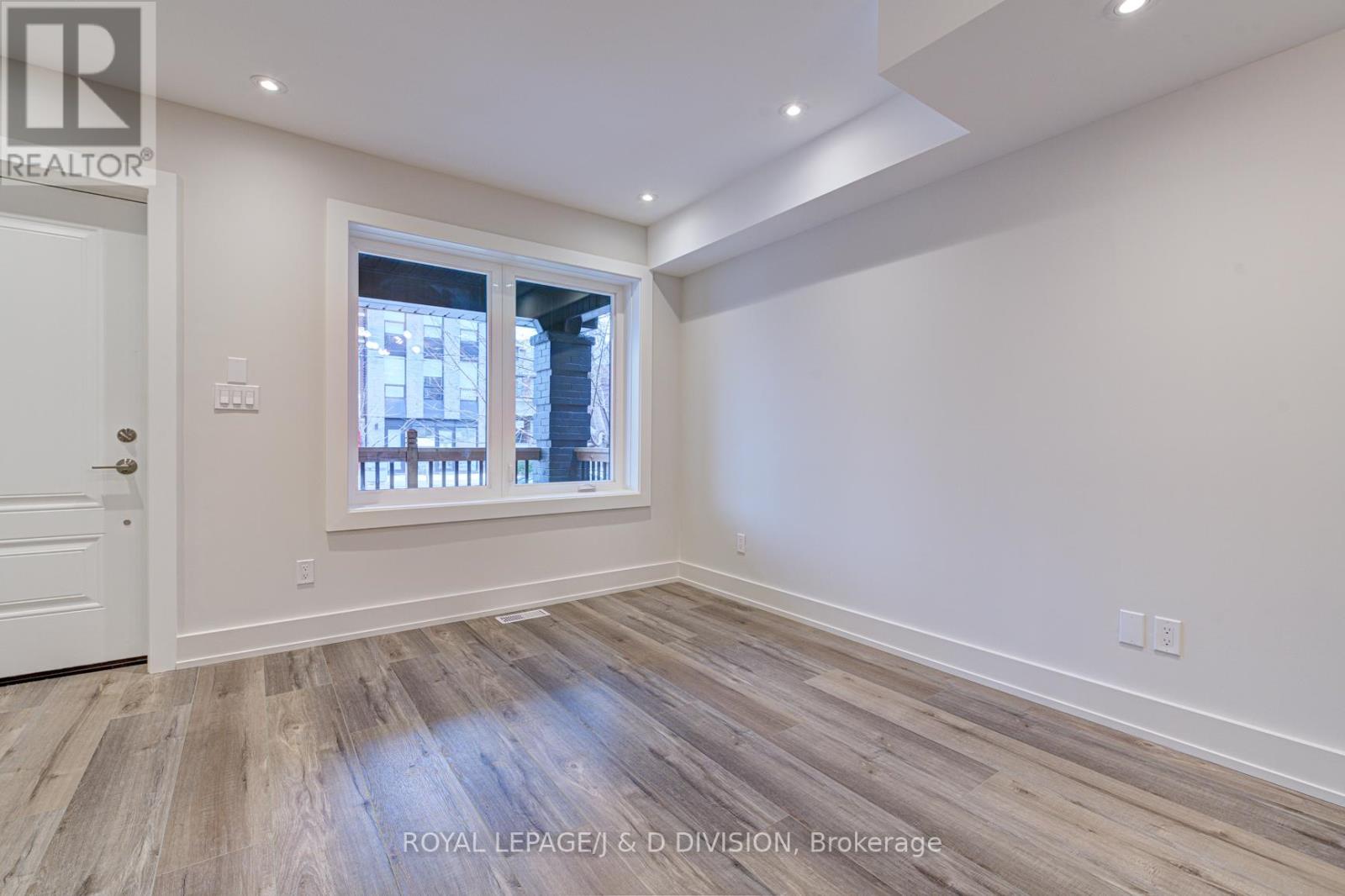 A - 924 Broadview Avenue, Toronto, Ontario  M4K 2R1 - Photo 9 - E12563580