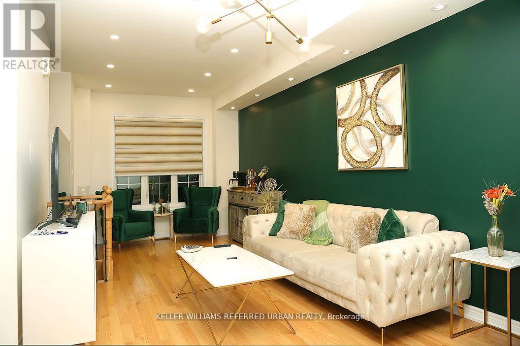 1924 Donald Cousens Parkway, Markham, Ontario  L6B 0V5 - Photo 2 - N12563618