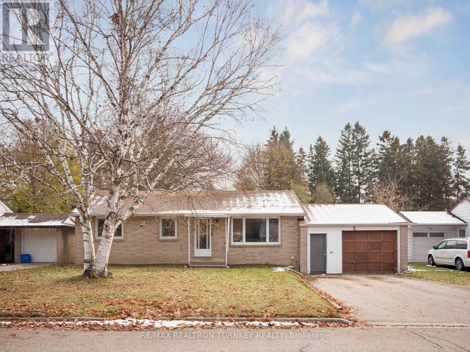 736 GRACE STREET, Newmarket, Ontario