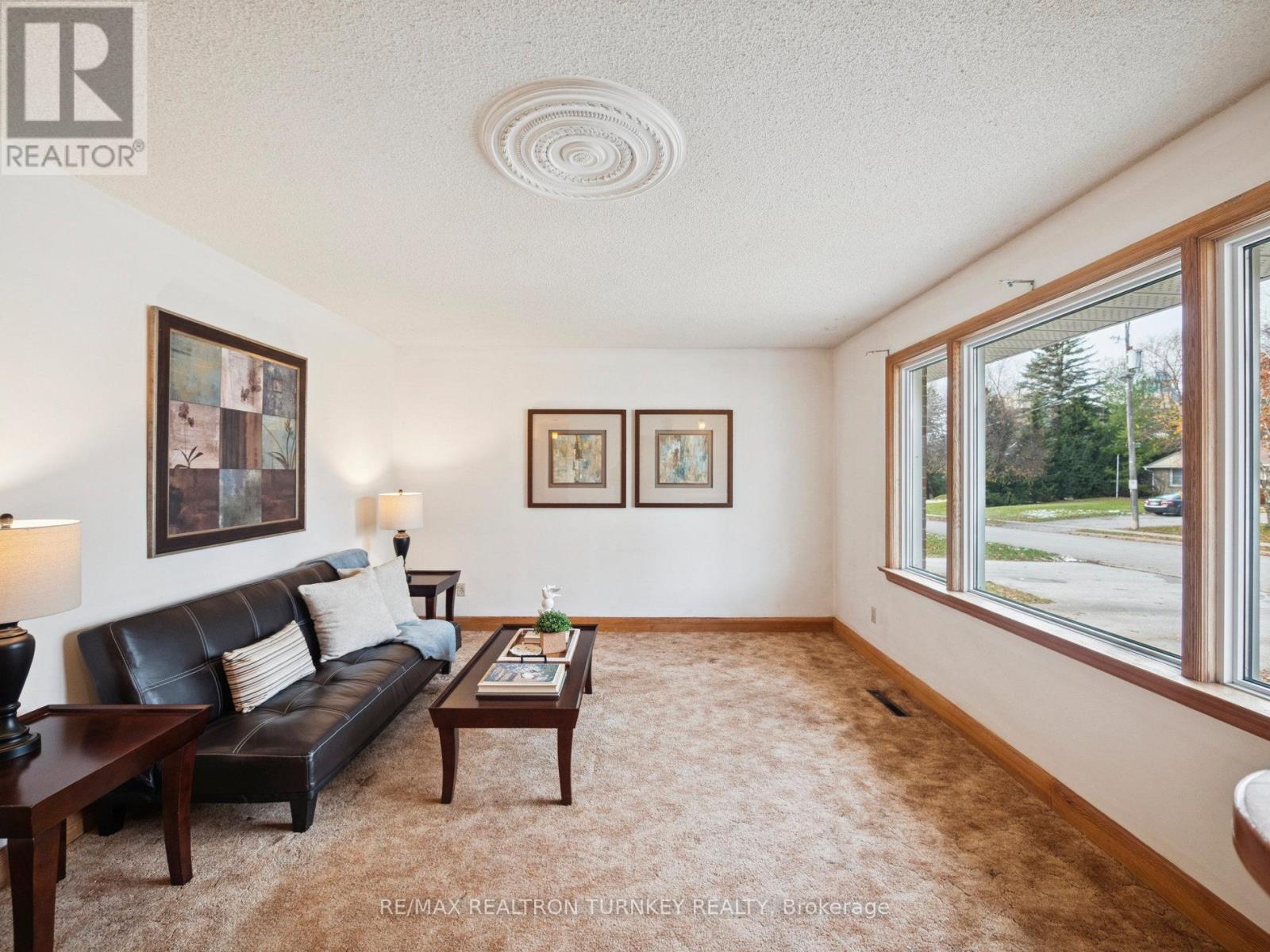 736 Grace Street, Newmarket, Ontario  L3Y 2L3 - Photo 10 - N12563662