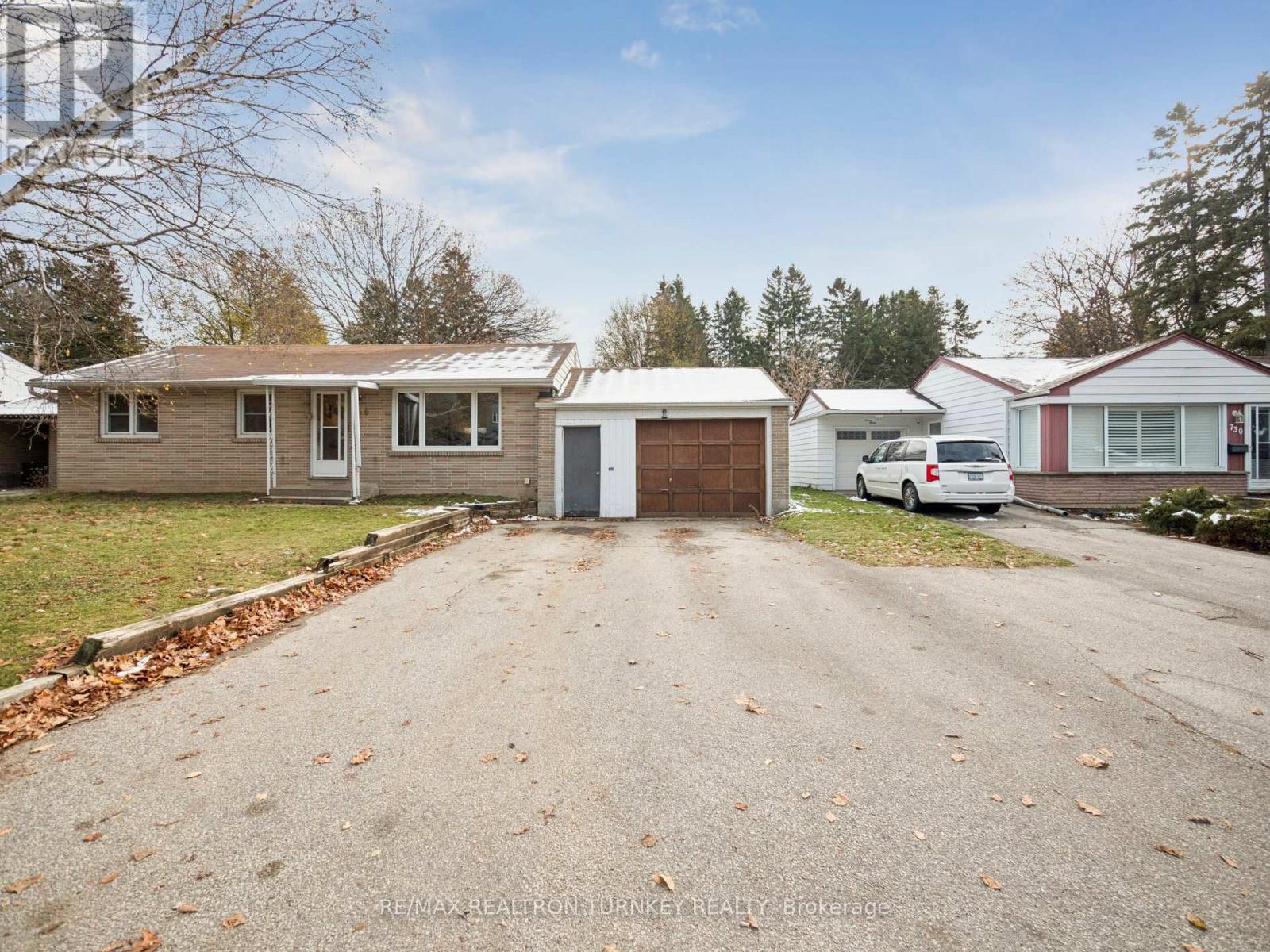 736 Grace Street, Newmarket, Ontario  L3Y 2L3 - Photo 4 - N12563662