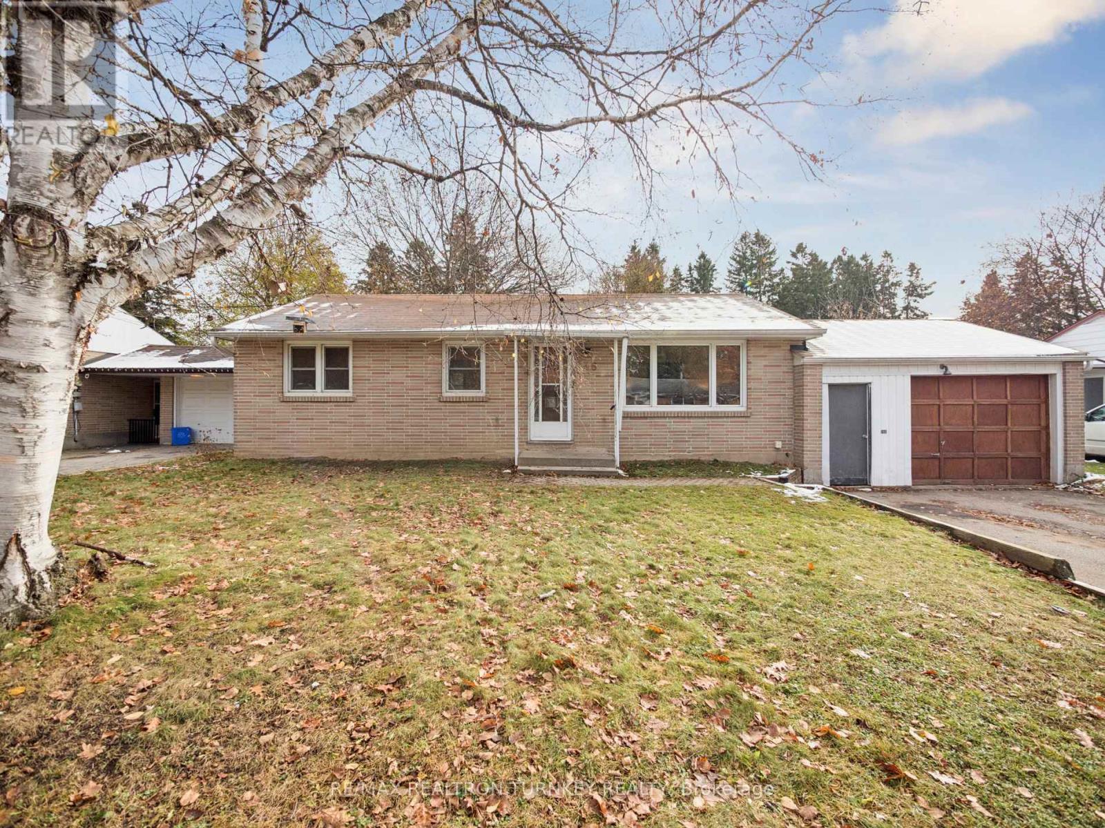 736 Grace Street, Newmarket, Ontario  L3Y 2L3 - Photo 6 - N12563662