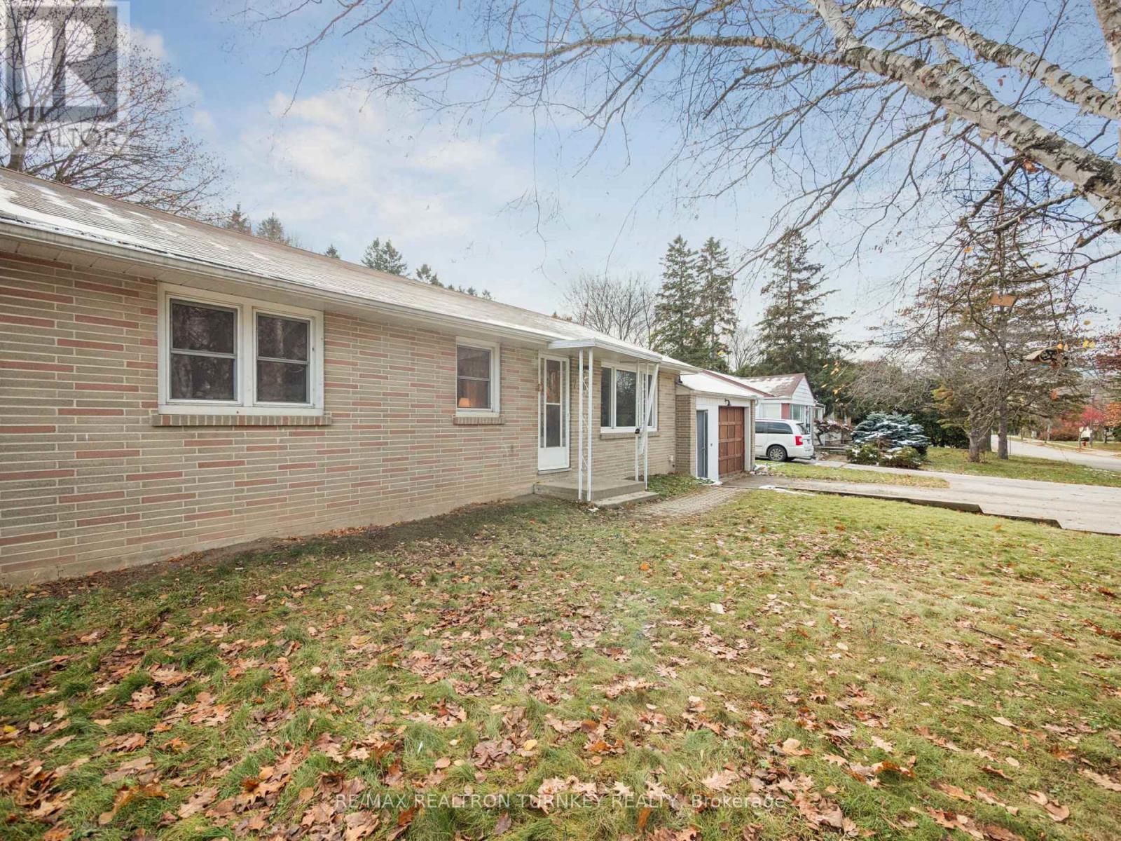 736 Grace Street, Newmarket, Ontario  L3Y 2L3 - Photo 7 - N12563662