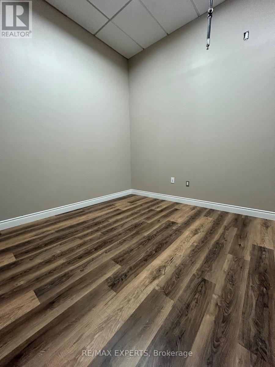 4b - 2104 Highway 7 Highway, Vaughan, Ontario  L4K 2S9 - Photo 11 - N12563666