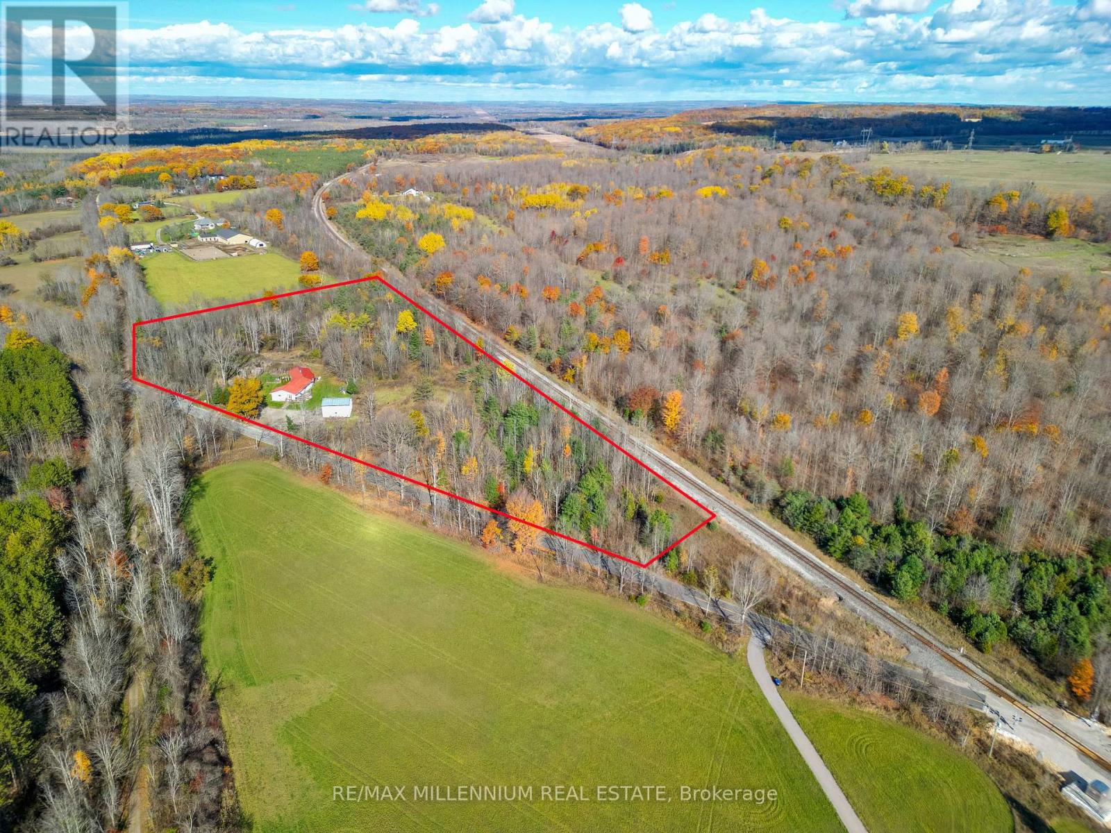 3021 Pinegrove Road, Springwater, Ontario L0M 1T2 - Photo 10 - S12563616