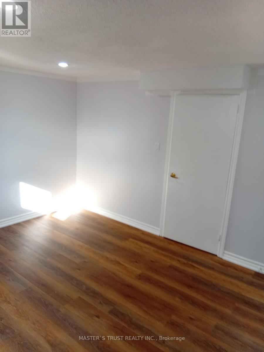 Back Unit - 197 Browning Trail, Barrie (Letitia Heights), Ontario  L4N 5H6 - Photo 15 - S12563640