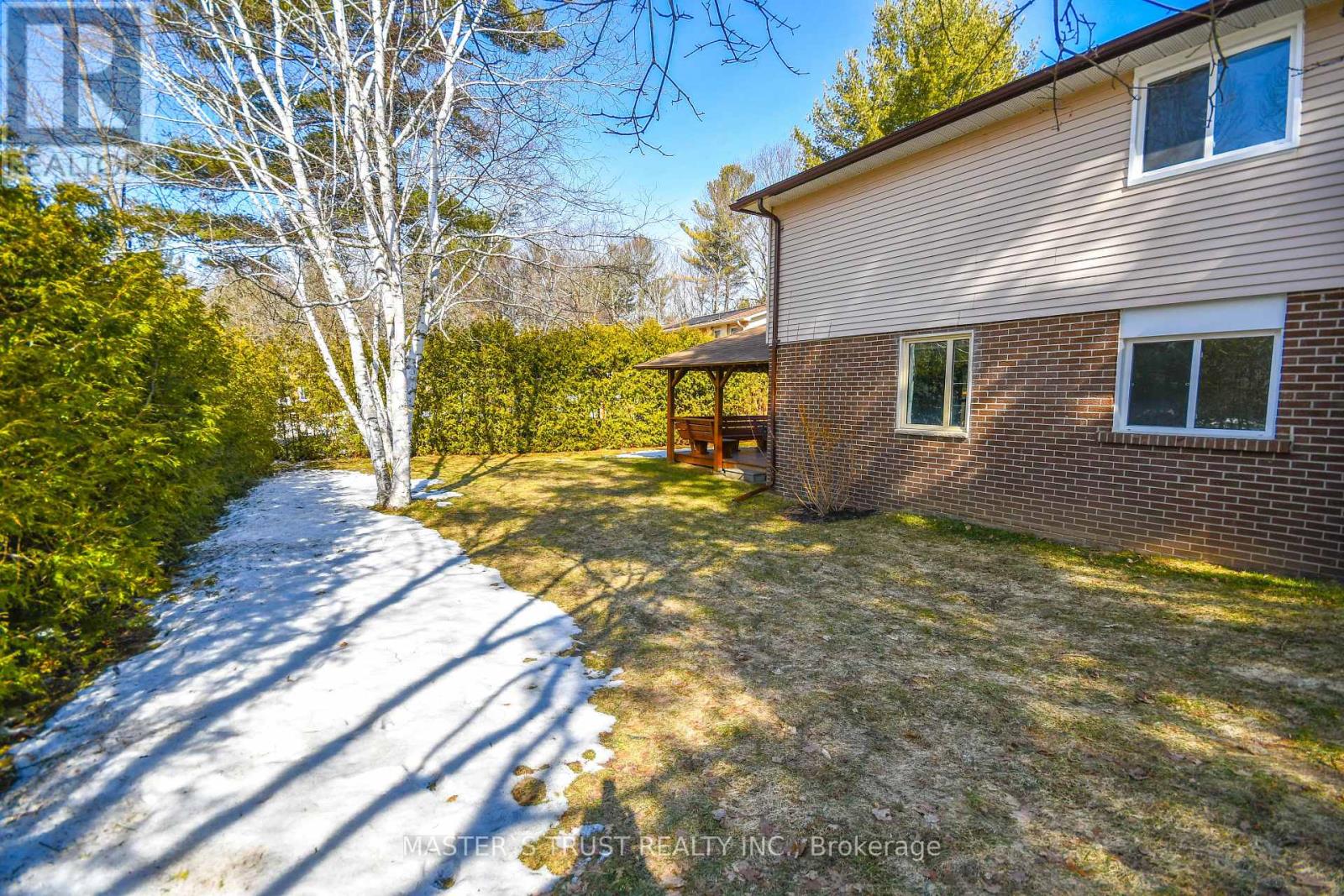 Back Unit - 197 Browning Trail, Barrie (Letitia Heights), Ontario  L4N 5H6 - Photo 2 - S12563640