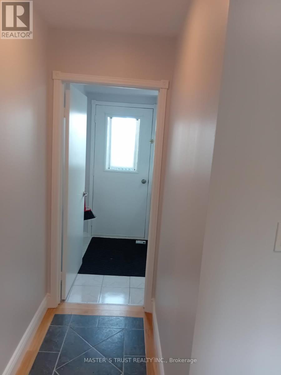 Back Unit - 197 Browning Trail, Barrie (Letitia Heights), Ontario  L4N 5H6 - Photo 22 - S12563640