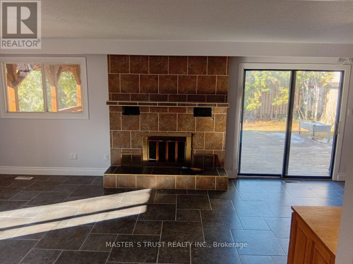 Back Unit - 197 Browning Trail, Barrie (Letitia Heights), Ontario  L4N 5H6 - Photo 8 - S12563640