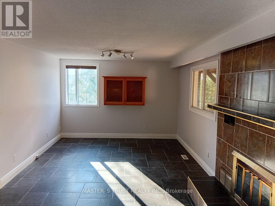 Back Unit - 197 Browning Trail, Barrie (Letitia Heights), Ontario  L4N 5H6 - Photo 9 - S12563640