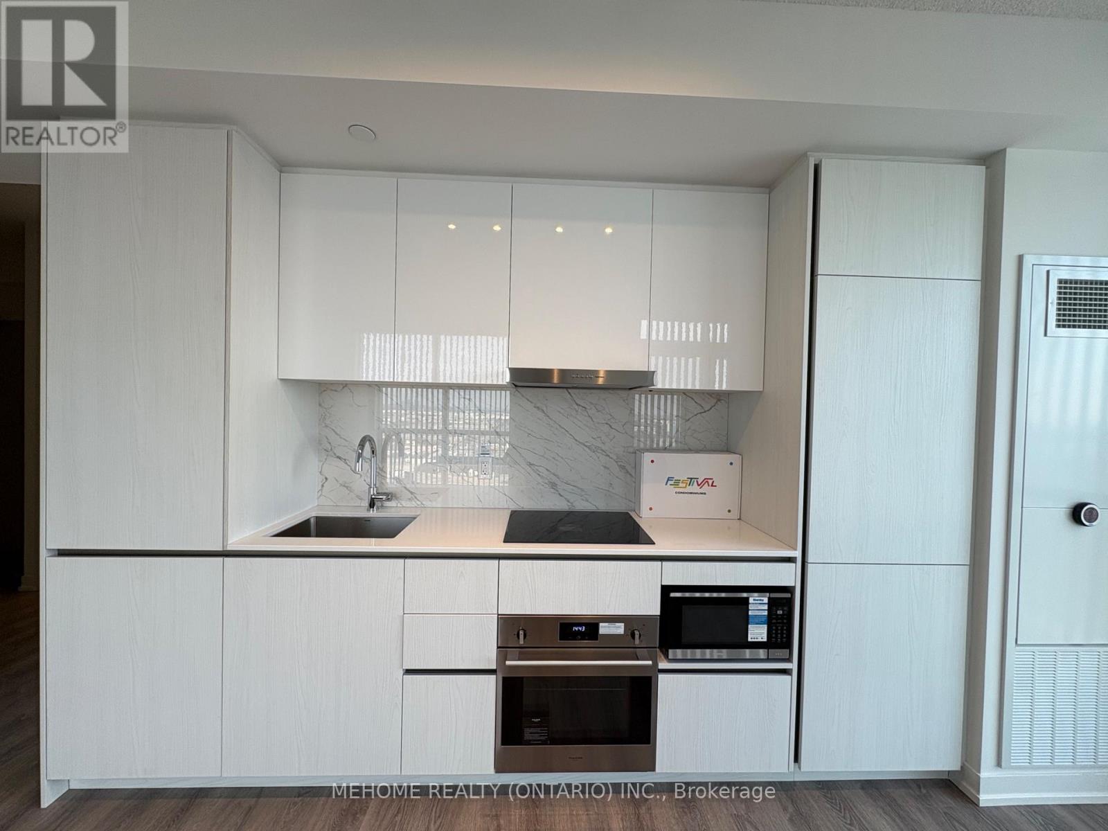 1902 - 8 Interchange Way, Vaughan, Ontario  L4K 0P8 - Photo 5 - N12558958