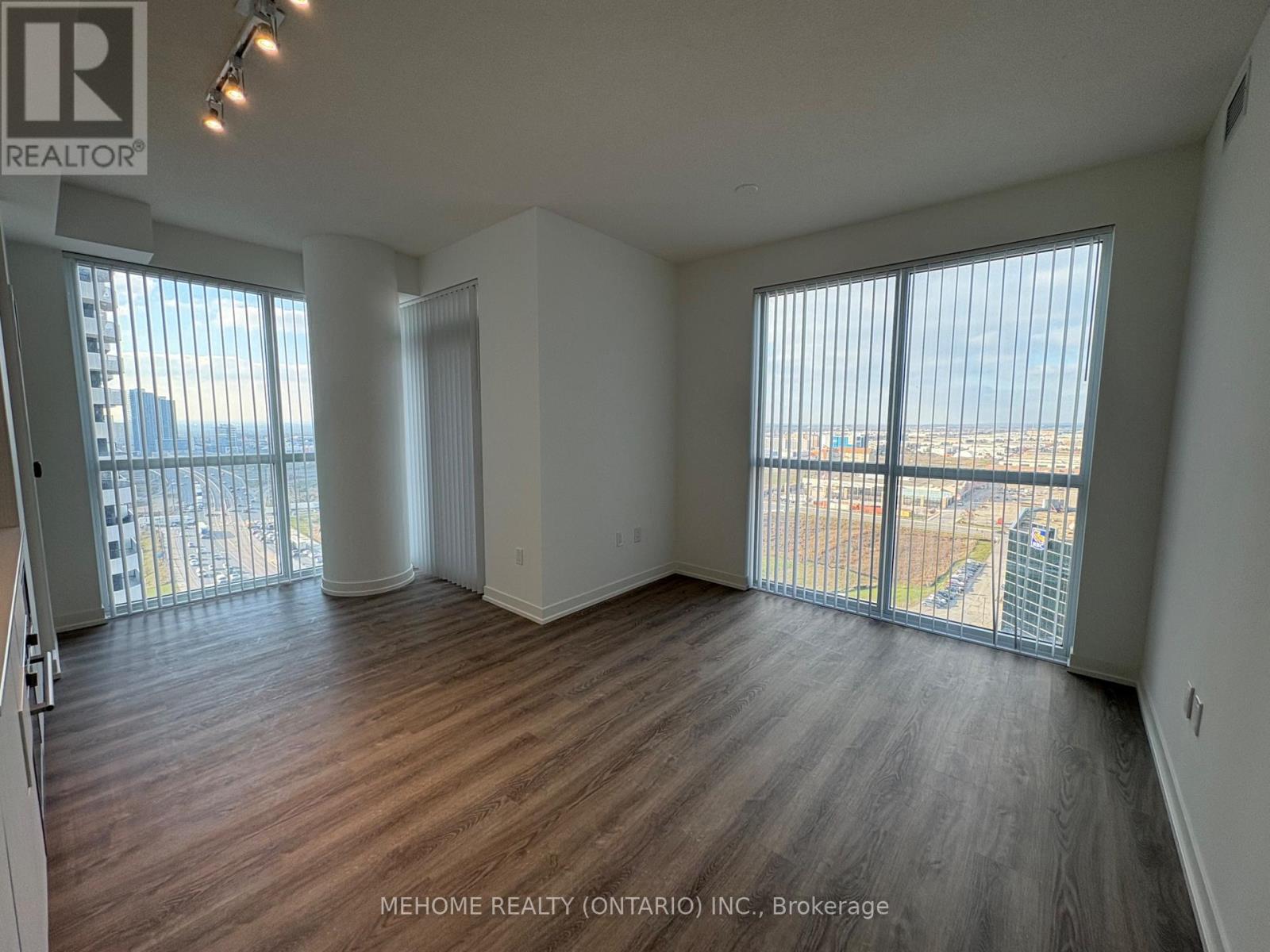 1902 - 8 Interchange Way, Vaughan, Ontario  L4K 0P8 - Photo 2 - N12558958