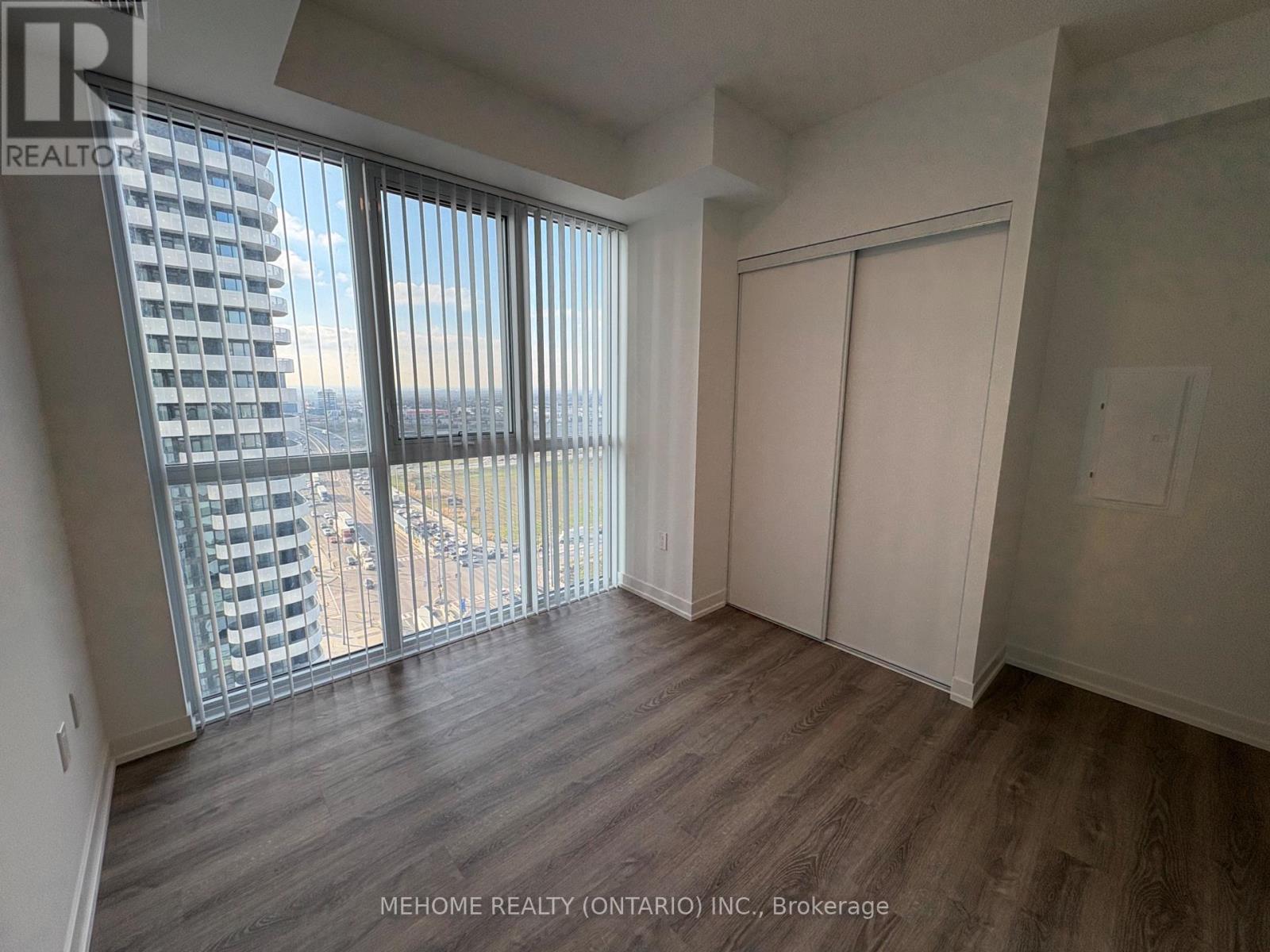 1902 - 8 Interchange Way, Vaughan, Ontario  L4K 0P8 - Photo 9 - N12558958