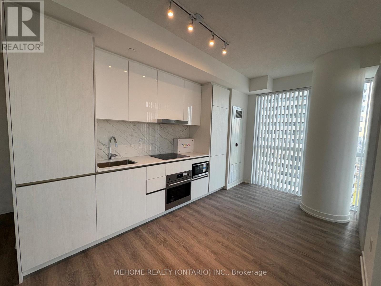 1902 - 8 Interchange Way, Vaughan, Ontario  L4K 0P8 - Photo 3 - N12558958