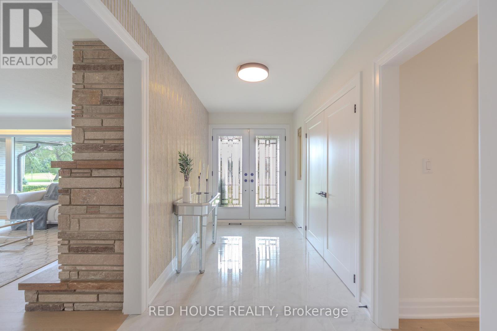 1253 Melton Drive, Mississauga, Ontario  L4Y 1L6 - Photo 6 - W12492246