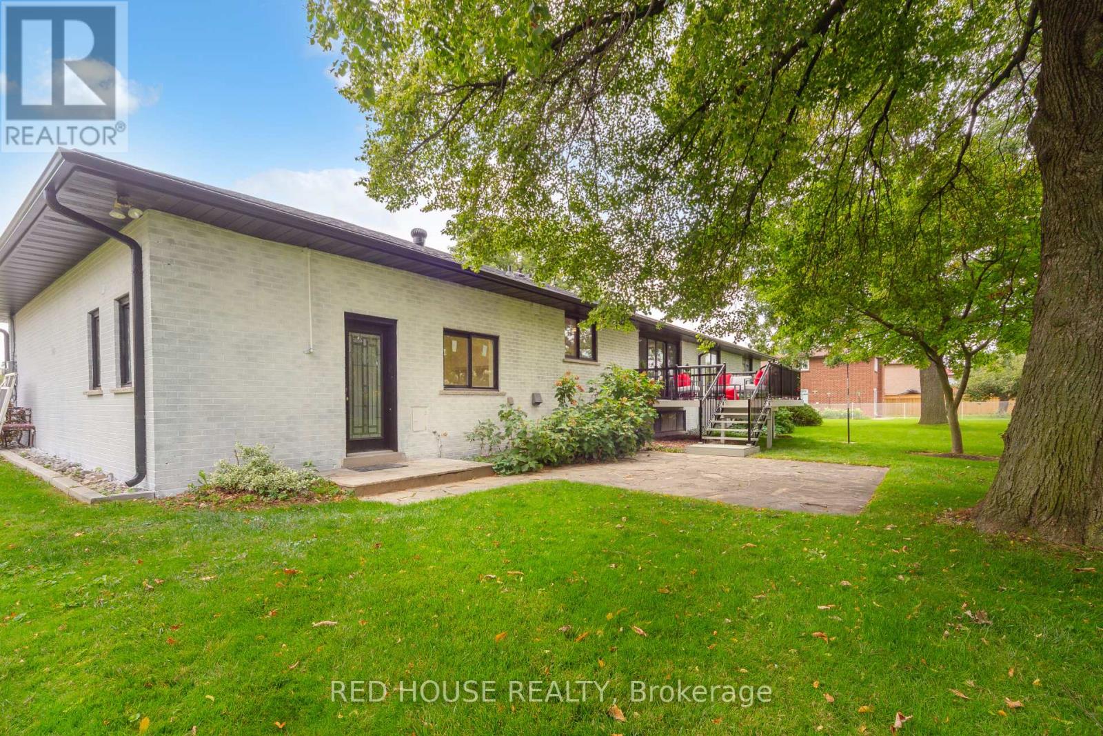 1253 Melton Drive, Mississauga, Ontario  L4Y 1L6 - Photo 40 - W12492246