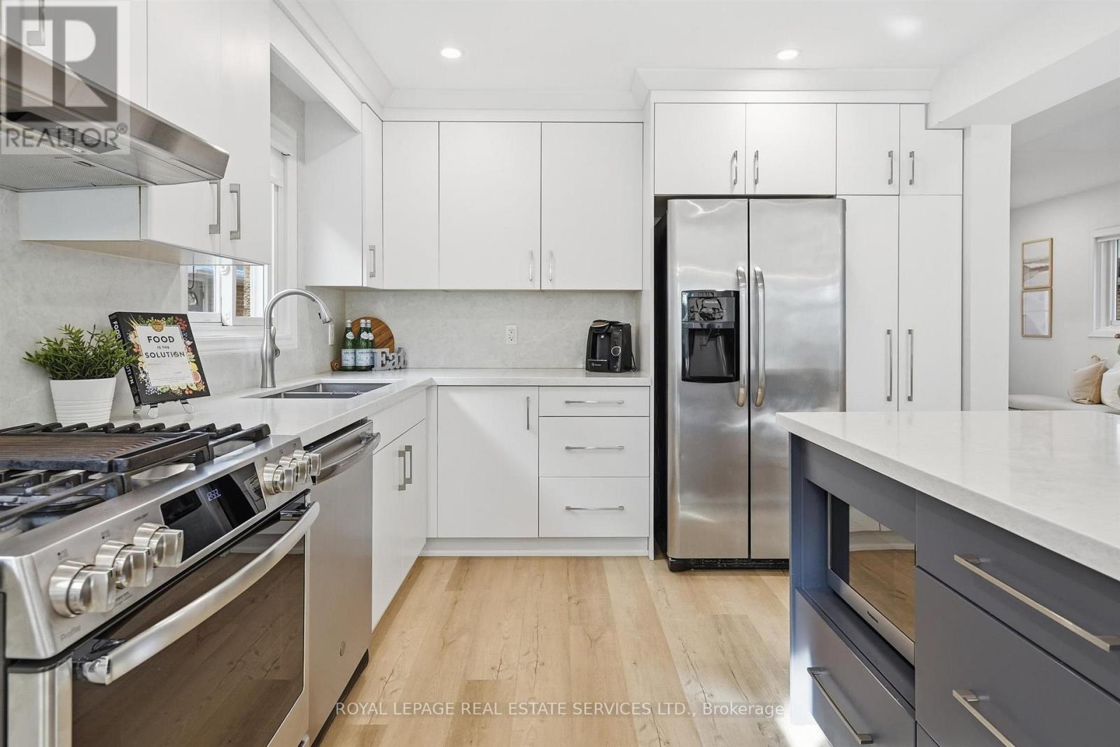 426 Parkridge Crescent, Oakville, Ontario  L6M 1B2 - Photo 10 - W12563594