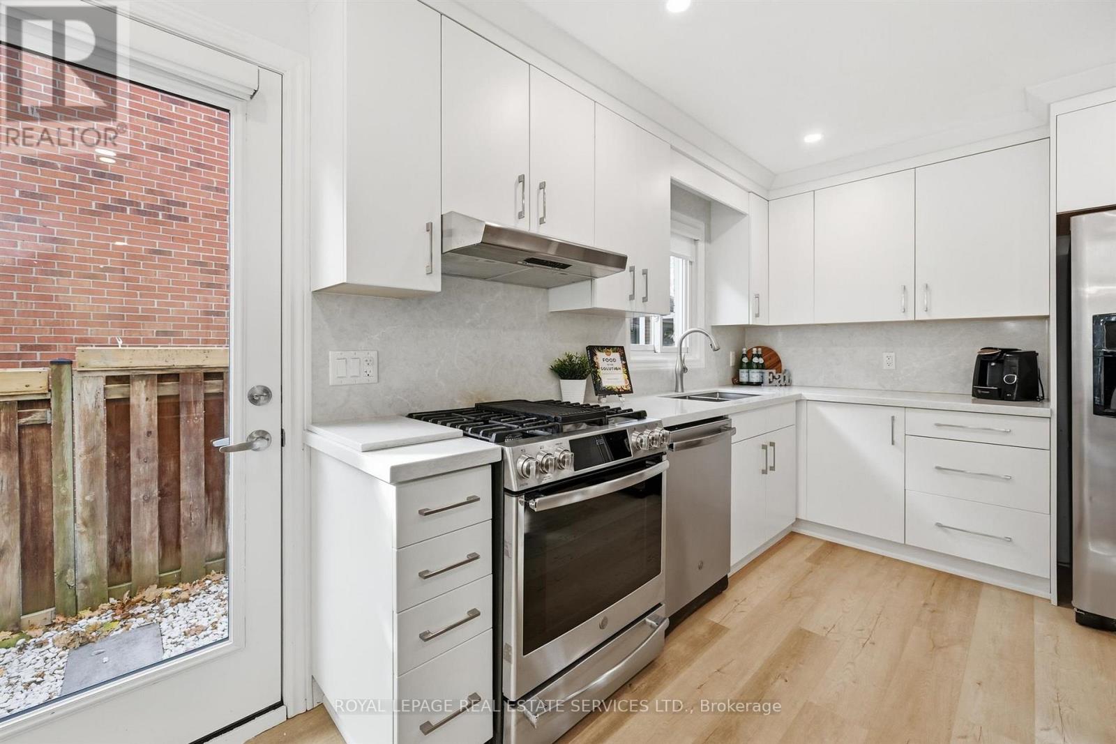 426 Parkridge Crescent, Oakville, Ontario  L6M 1B2 - Photo 11 - W12563594