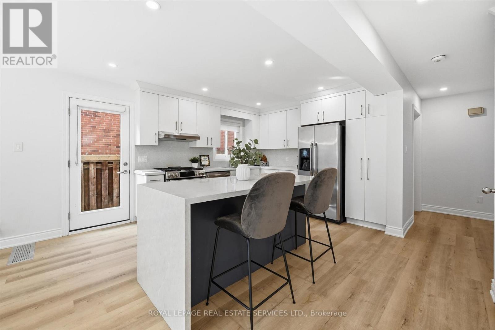 426 Parkridge Crescent, Oakville, Ontario  L6M 1B2 - Photo 13 - W12563594