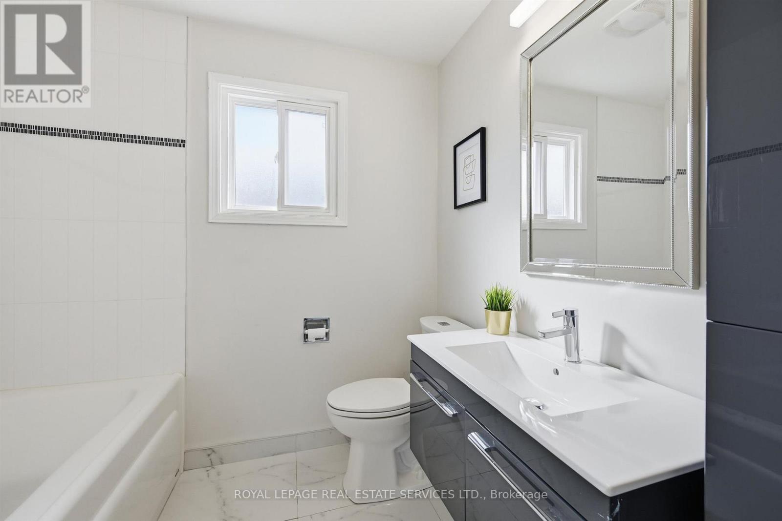 426 Parkridge Crescent, Oakville, Ontario  L6M 1B2 - Photo 28 - W12563594