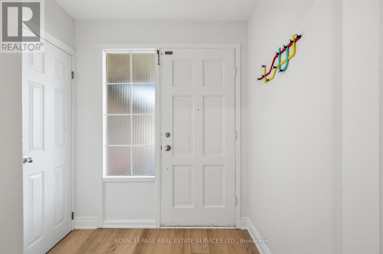 426 Parkridge Crescent, Oakville, Ontario  L6M 1B2 - Photo 3 - W12563594