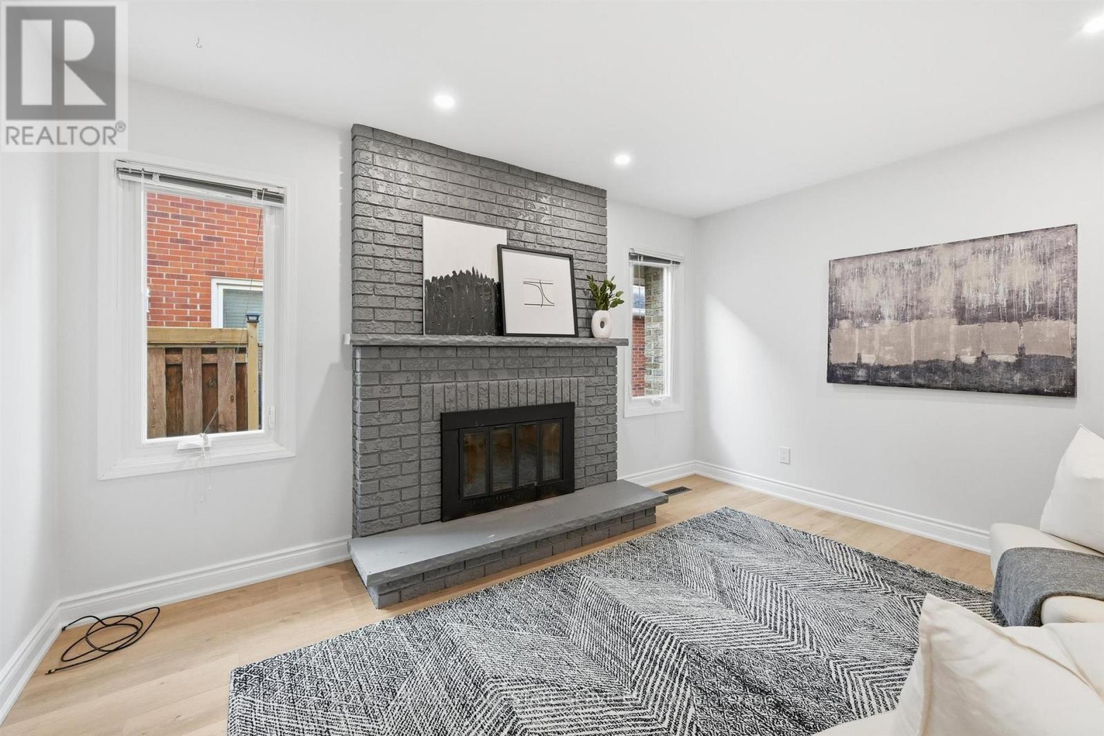 426 Parkridge Crescent, Oakville, Ontario  L6M 1B2 - Photo 4 - W12563594