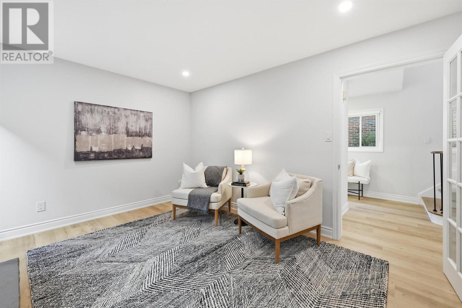 426 Parkridge Crescent, Oakville, Ontario  L6M 1B2 - Photo 5 - W12563594