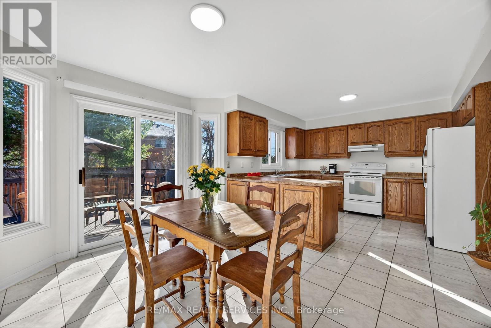 31 Gardenia Way, Caledon, Ontario  L7C 1B1 - Photo 18 - W12563634