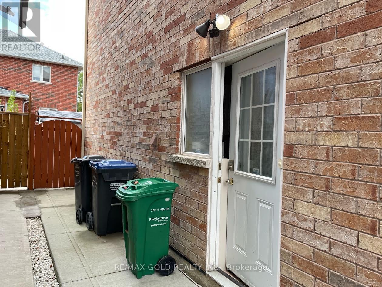 44 Summershade Street, Brampton, Ontario  L6P 3G4 - Photo 2 - W12563652