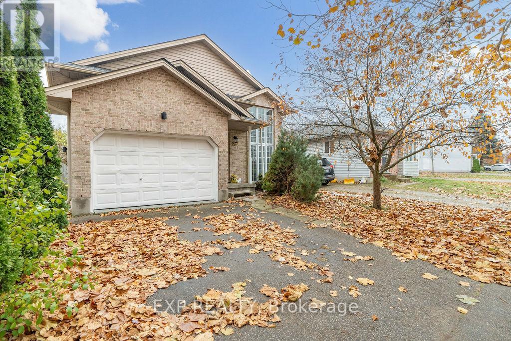 235 Fleming Drive, London East, Ontario  N5V 4Y8 - Photo 2 - X12563760