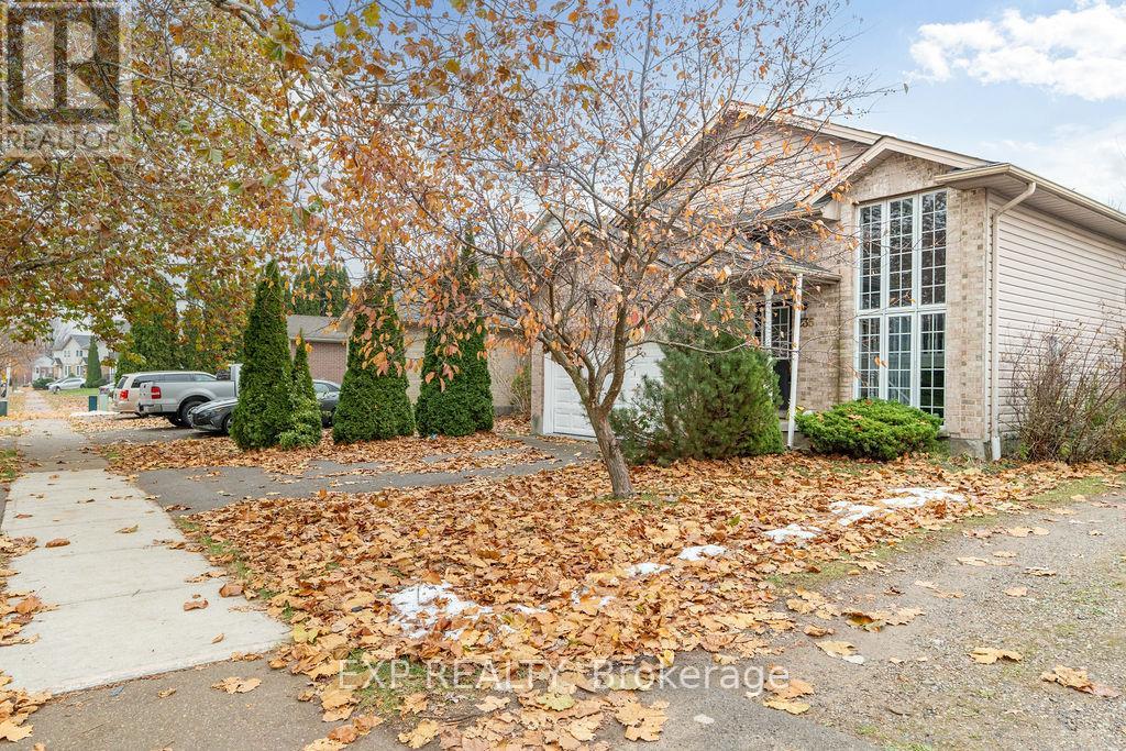 235 Fleming Drive, London East, Ontario  N5V 4Y8 - Photo 3 - X12563760