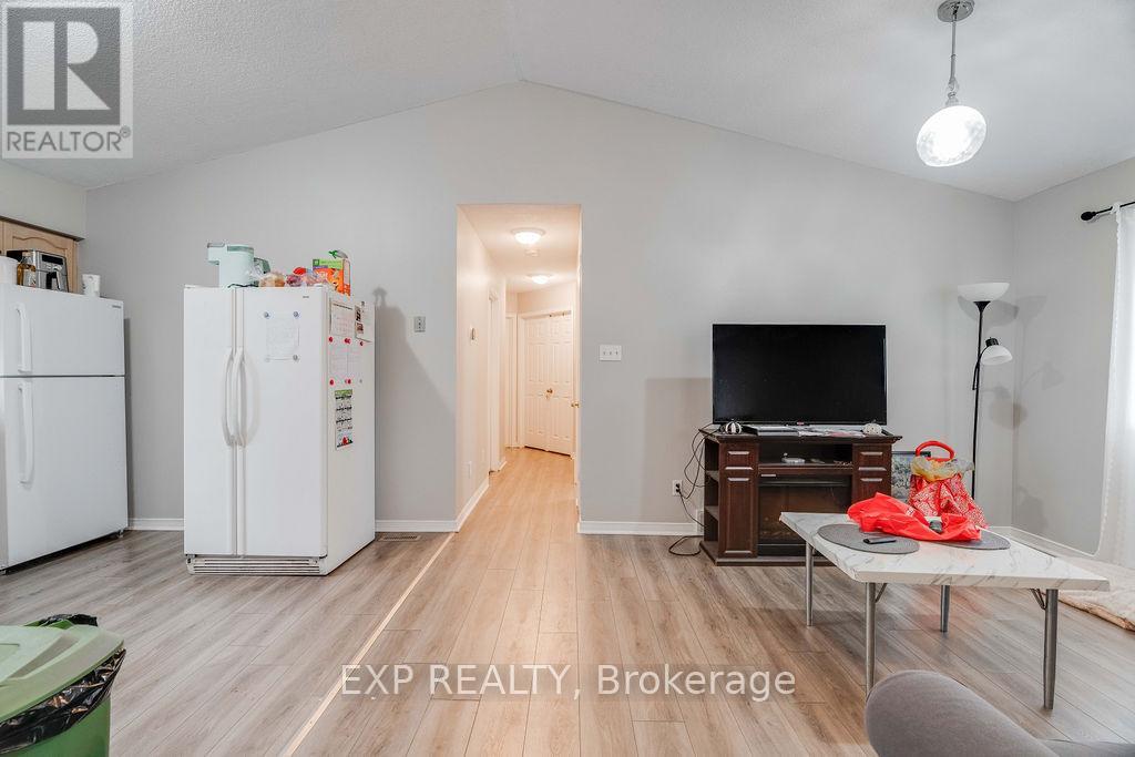 235 Fleming Drive, London East, Ontario  N5V 4Y8 - Photo 6 - X12563760