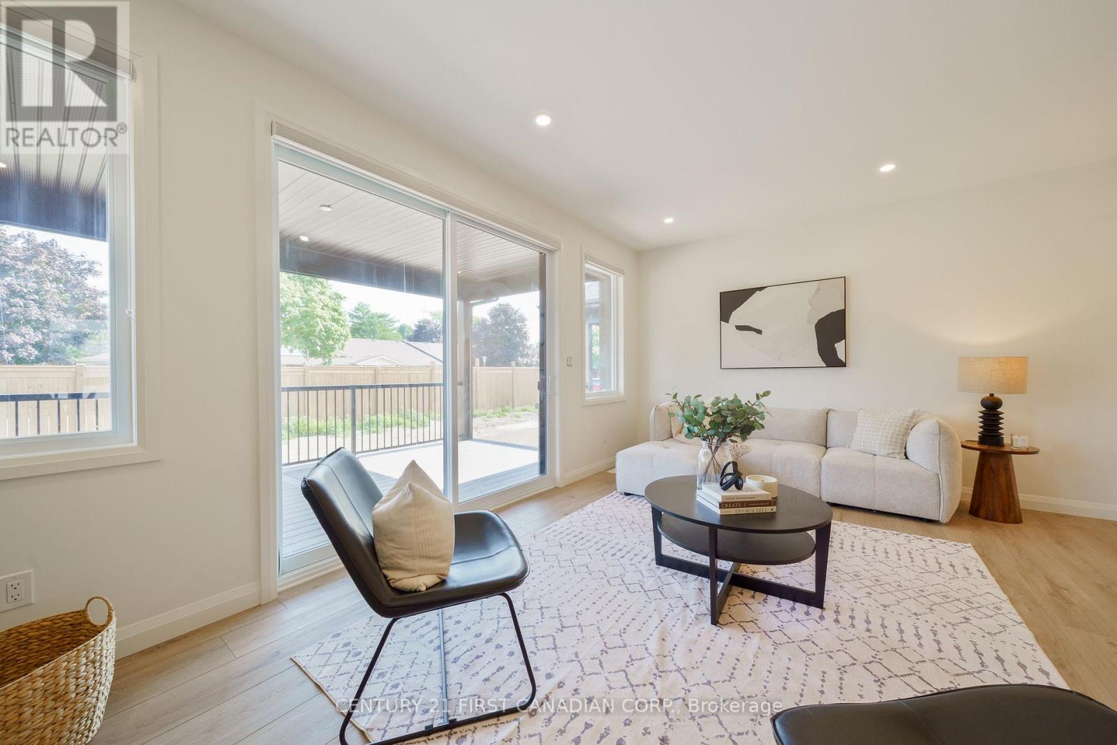 8 - 32 Postma Crescent, North Middlesex, Ontario  N0M 1A0 - Photo 15 - X12563828