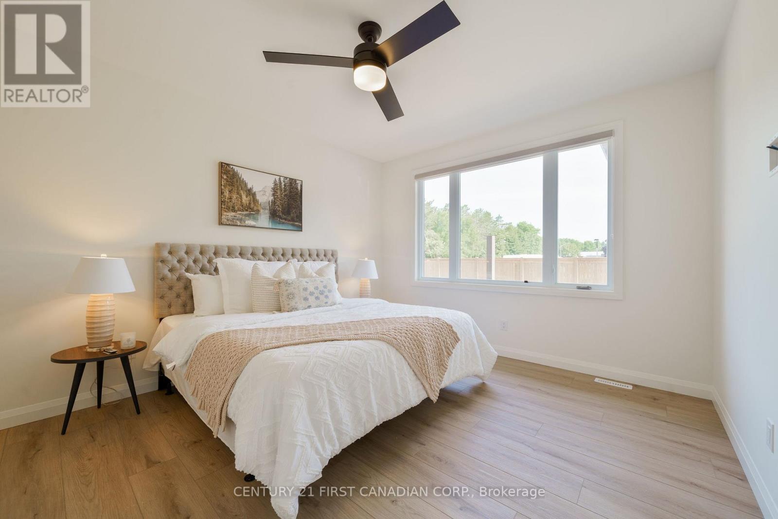 8 - 32 Postma Crescent, North Middlesex, Ontario  N0M 1A0 - Photo 17 - X12563828